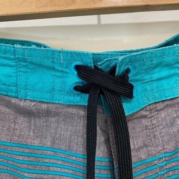 RVCA Classic Non-Stretch Board Shorts Size 36 Blue and Grey Striped - Picture 5 of 15